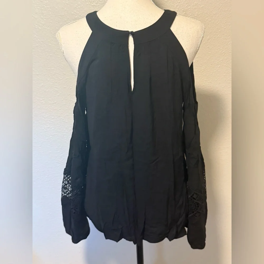 Express cold shoulder top size S
